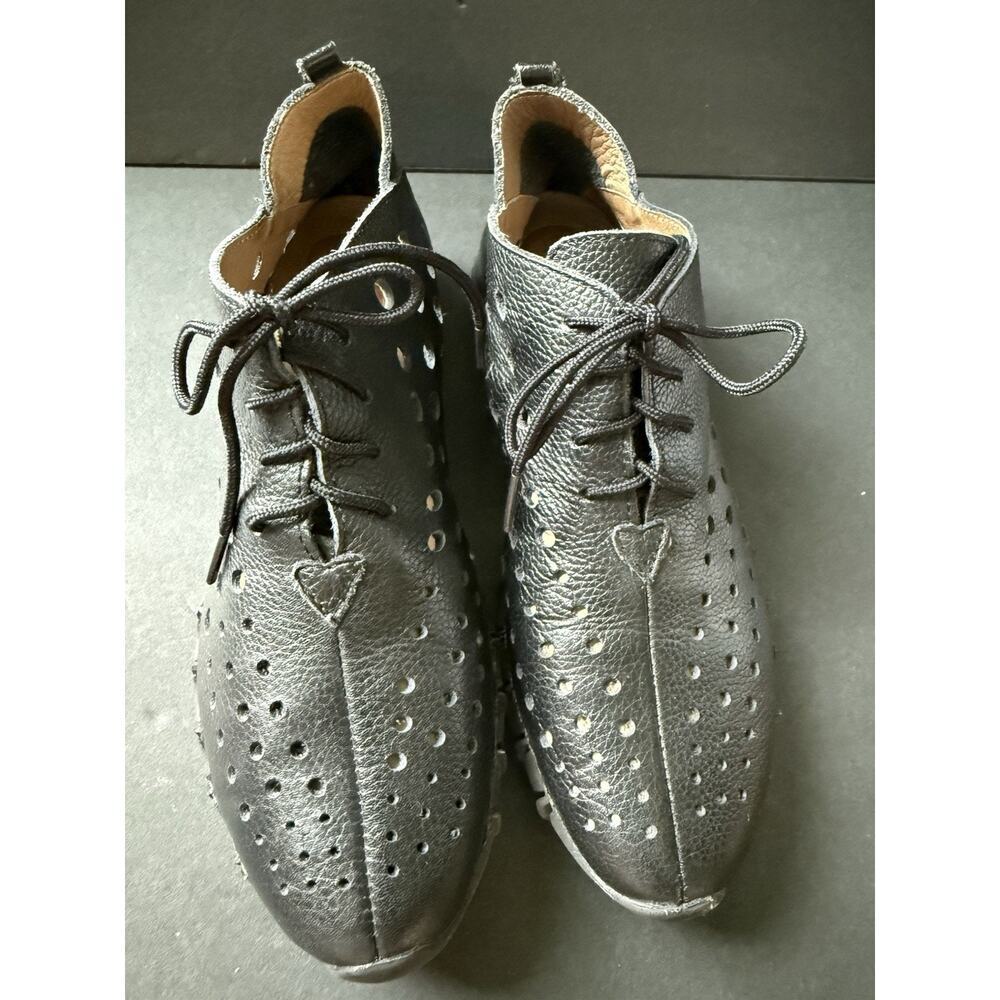 Lilfoot Womens Leather Shoes Size 38 US 7.5 Black Perforated Comfort Casual Flex